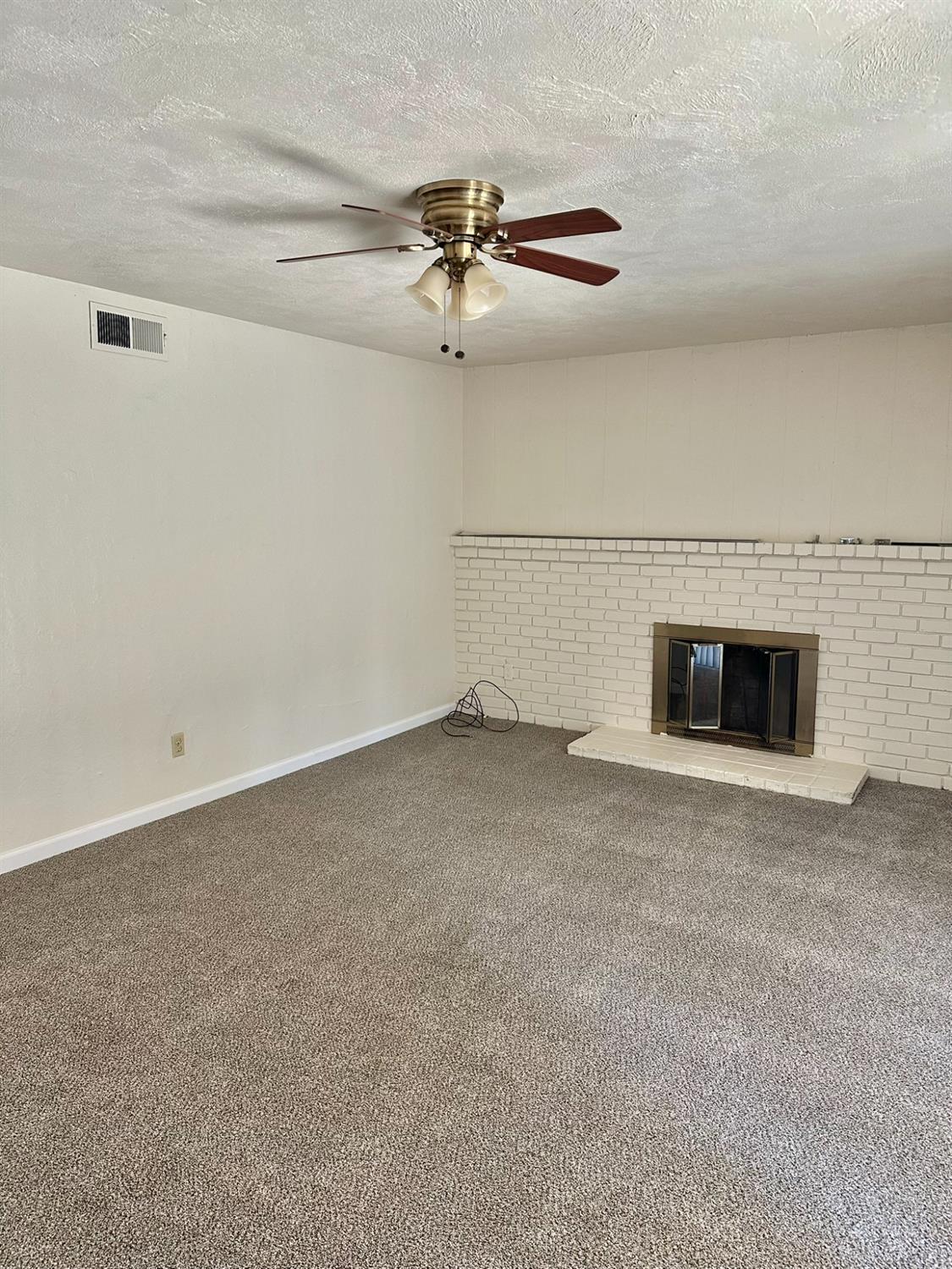 322 West Richert Avenue Clovis, CA 93612 - Photo 8 of 22 a view of empty room with fan