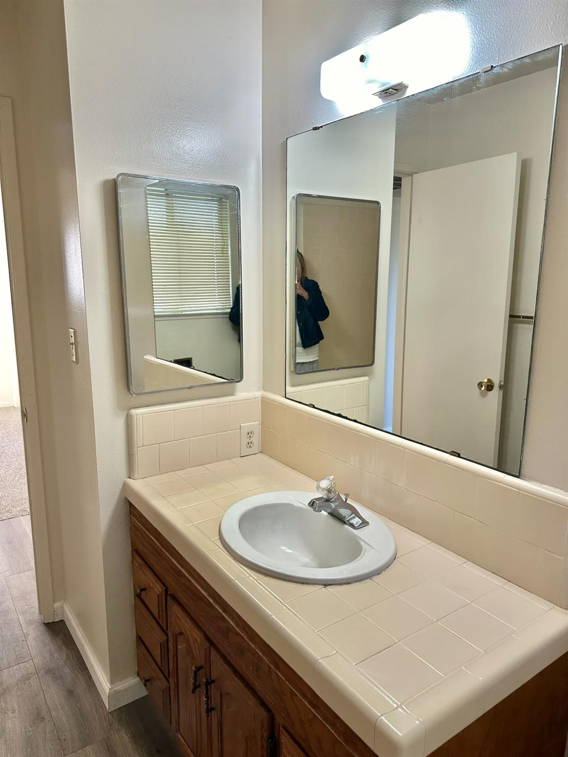 322 West Richert Avenue Clovis, CA 93612 - Photo 10 of 22 a bathroom with a sink and a mirror
