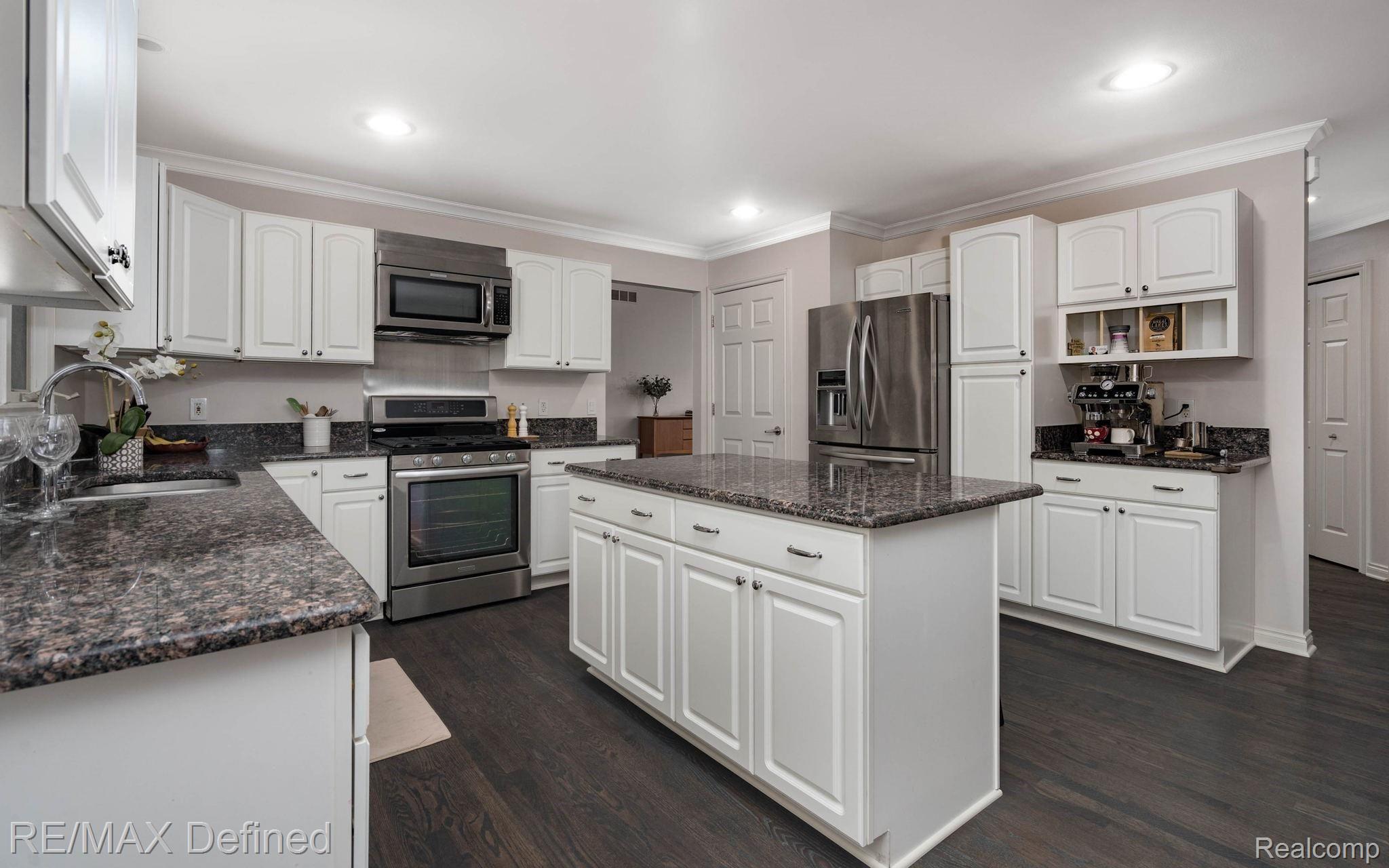 6566 Chatham Circle Rochester, MI 48306 - Photo 19 of 50 20-web-or-mls-6566-Chatham-Cir-20.jpg
