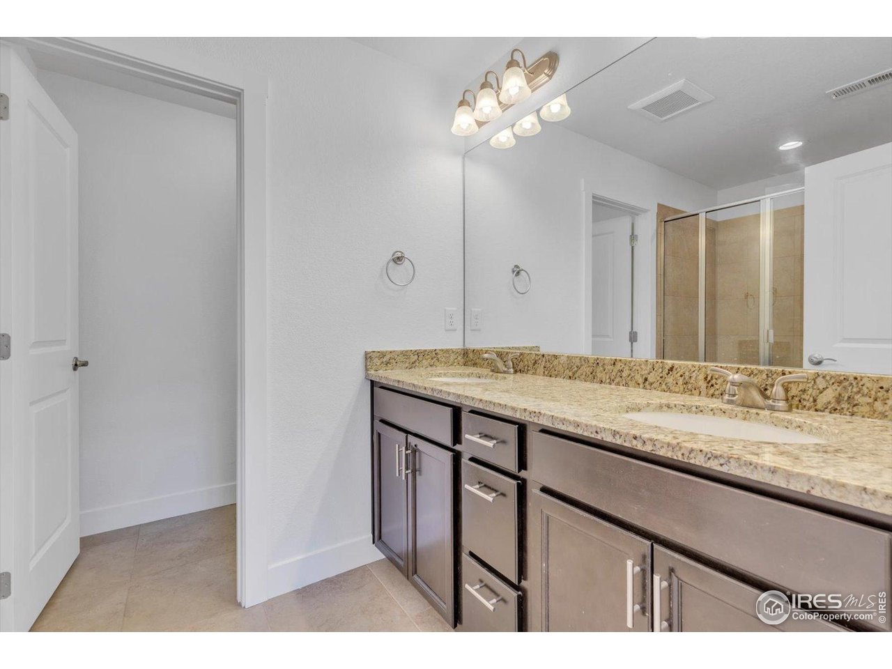 749 Robert Street Longmont, CO 80503 - Photo 33 of 43 Primary 3/4 bath