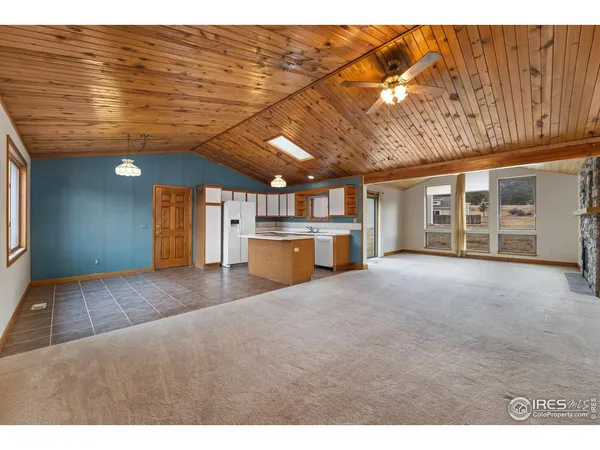 a view of a livingroom with an empty space