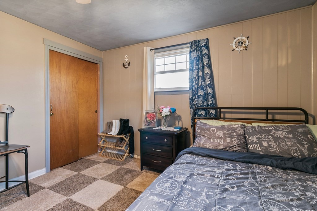 90 Newhouse Street Springfield, MA 01118 - Photo 23 of 36 a bedroom with a bed and a window