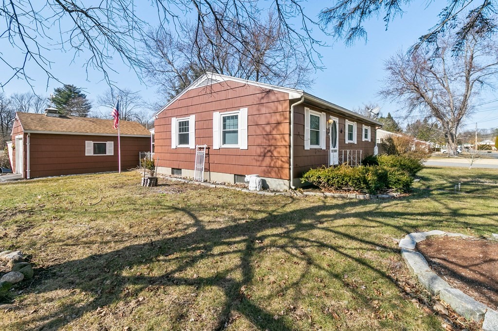 90 Newhouse Street Springfield, MA 01118 - Photo 5 of 36 a front view of a house with garden