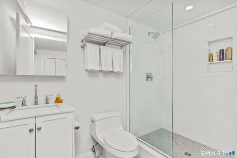 $7,000 | 140 Rowayton Avenue, Unit E, Norwalk, CT 06853