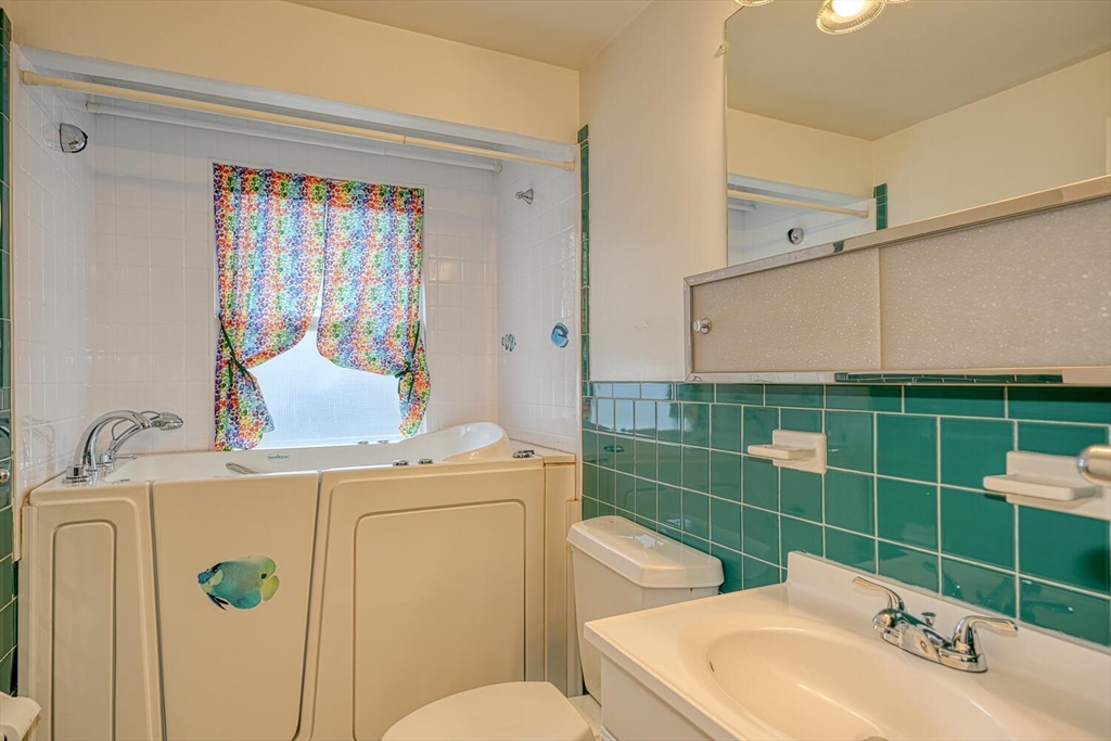 830 Trapelo Road Waltham, MA 02452 - Photo 14 of 23 Gallery Image 14