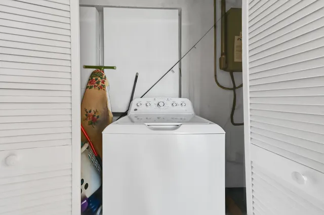 $325,000 | 629 Dogwood Road, West Palm Beach, FL 33409