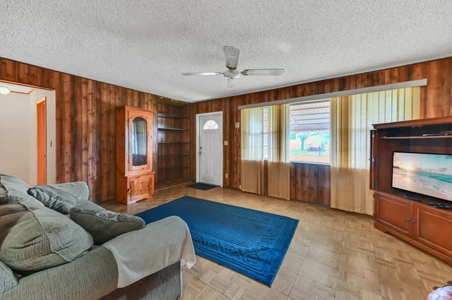 $325,000 | 629 Dogwood Road, West Palm Beach, FL 33409