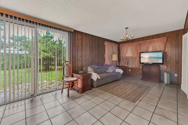 $325,000 | 629 Dogwood Road, West Palm Beach, FL 33409