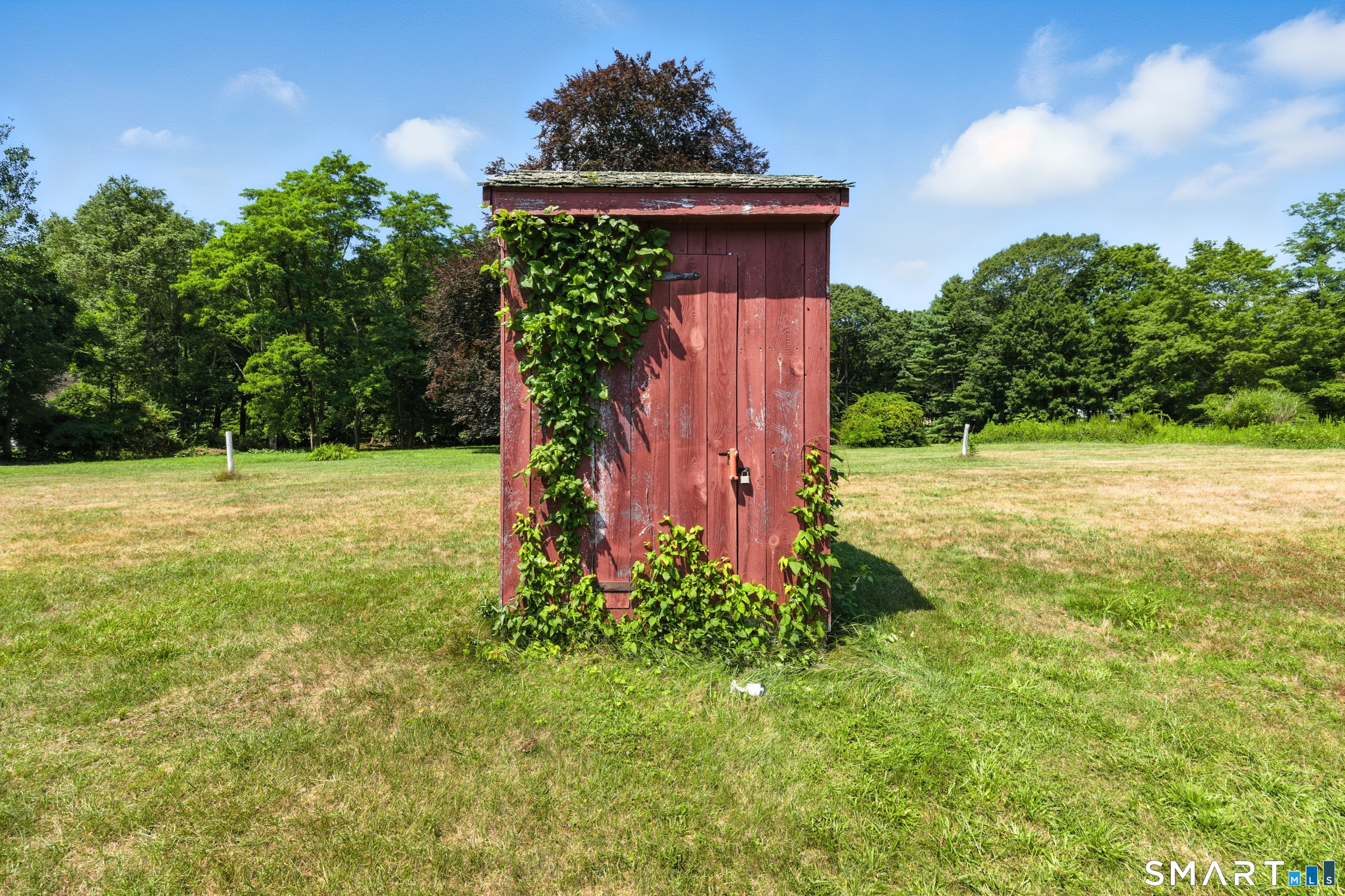 88 Cove Road Stonington, CT 06378 - Photo 21 of 27 a backyard of a house with lots of green space