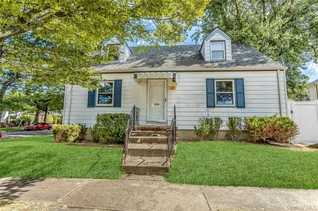 $3,995 | 136 North 1st Street, New Hyde Park, NY 11040