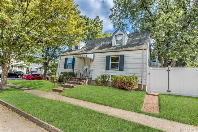 $3,995 | 136 North 1st Street, New Hyde Park, NY 11040