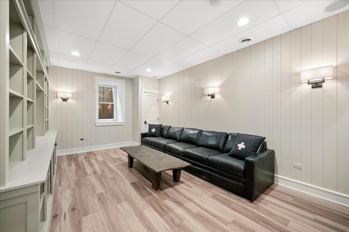 687 Birch Road Glencoe, IL 60022 - Photo 24 of 31 Gallery Image 24