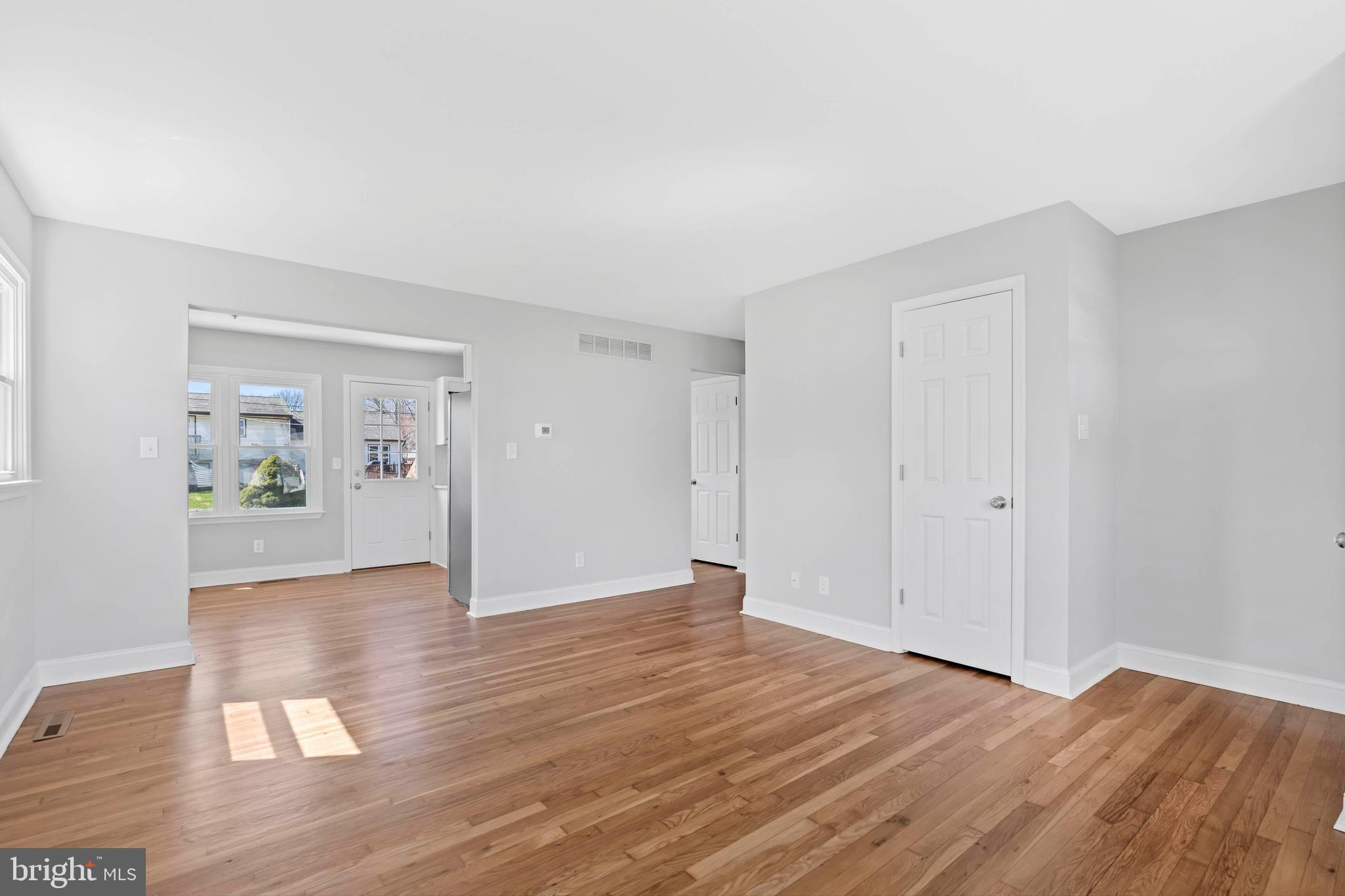 120 Rolling Drive Newark, DE 19713 - Photo 2 of 24