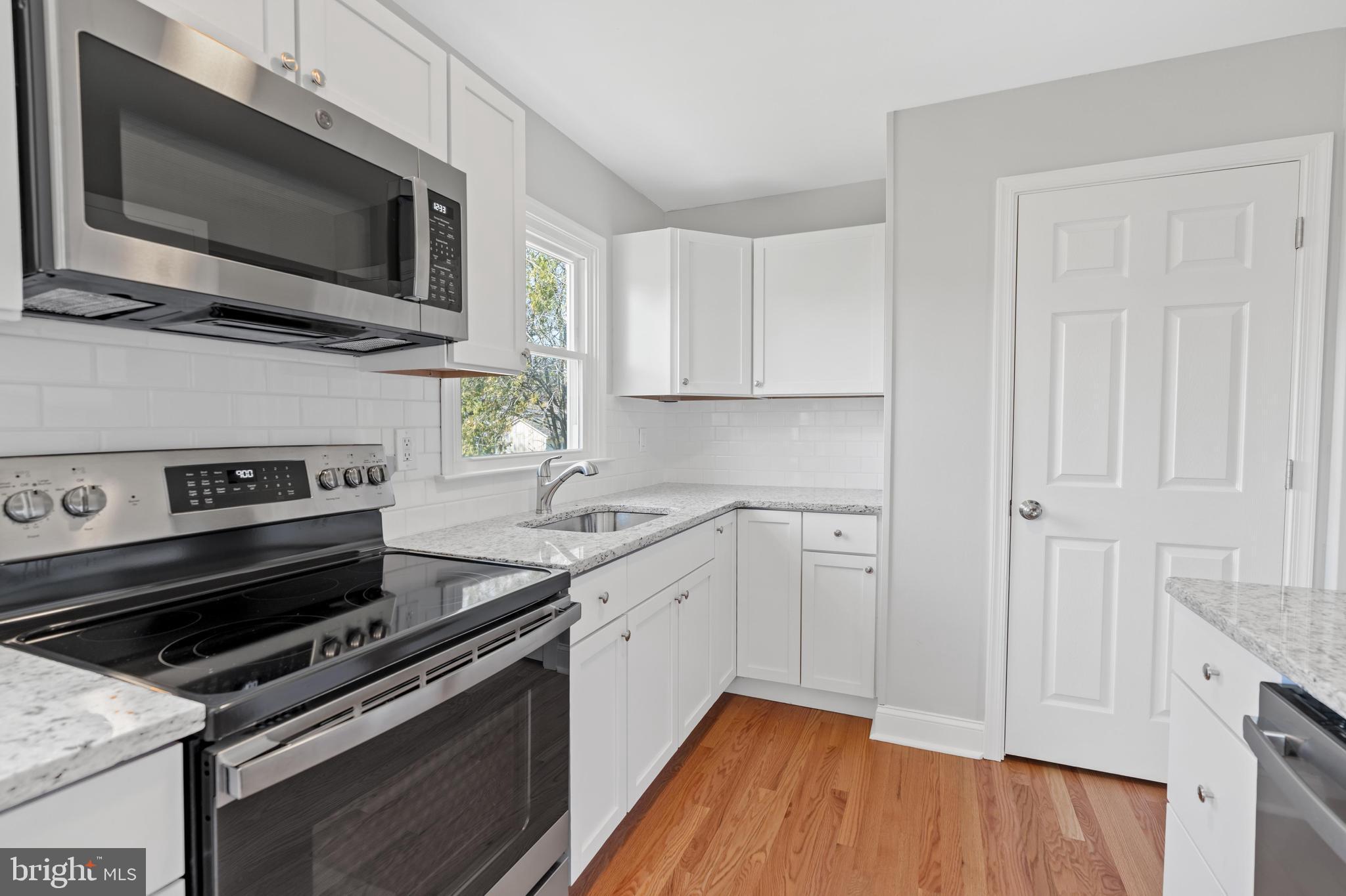 120 Rolling Drive Newark, DE 19713 - Photo 3 of 24