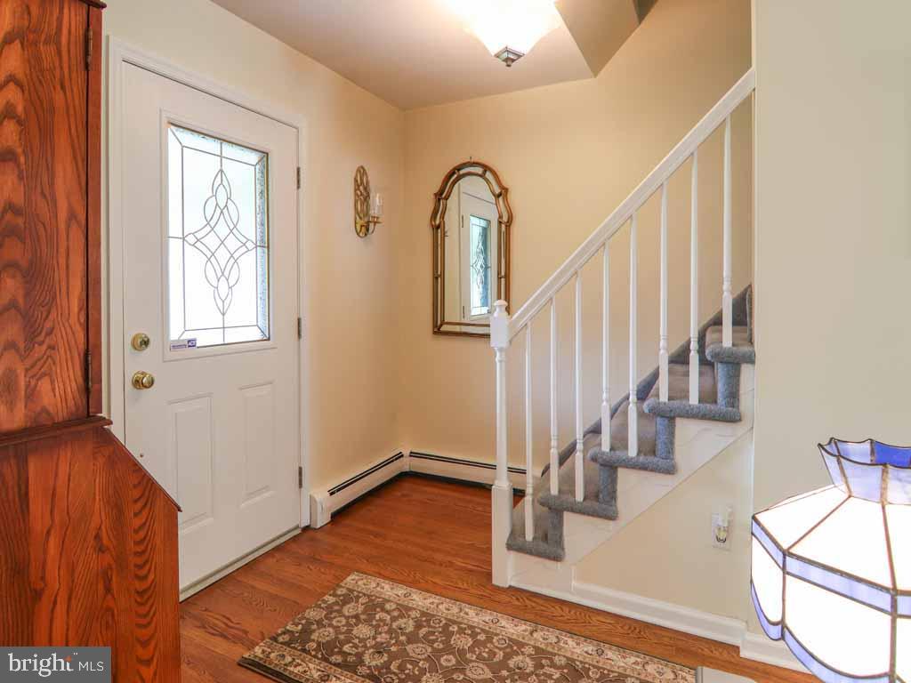 75 Karen Road Holland, PA 18966 - Photo 2 of 55 Hardwood Floor in the entry