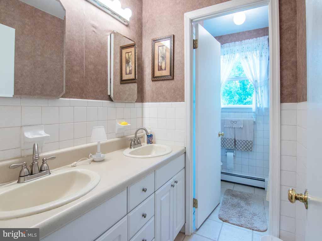 75 Karen Road Holland, PA 18966 - Photo 26 of 55 Hall Bath