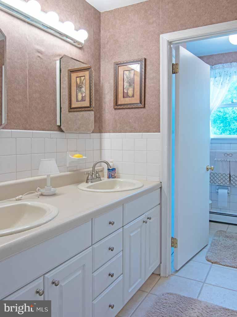 75 Karen Road Holland, PA 18966 - Photo 29 of 55 Neutral hall bath