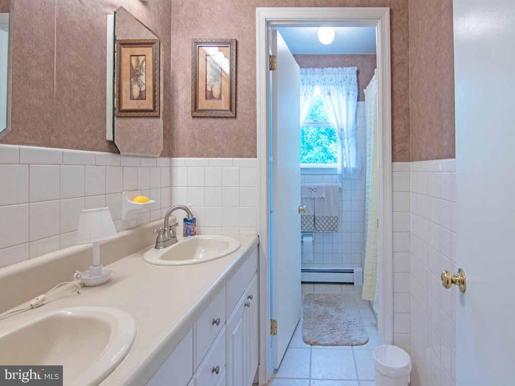 75 Karen Road Holland, PA 18966 - Photo 30 of 55 Hall Bath