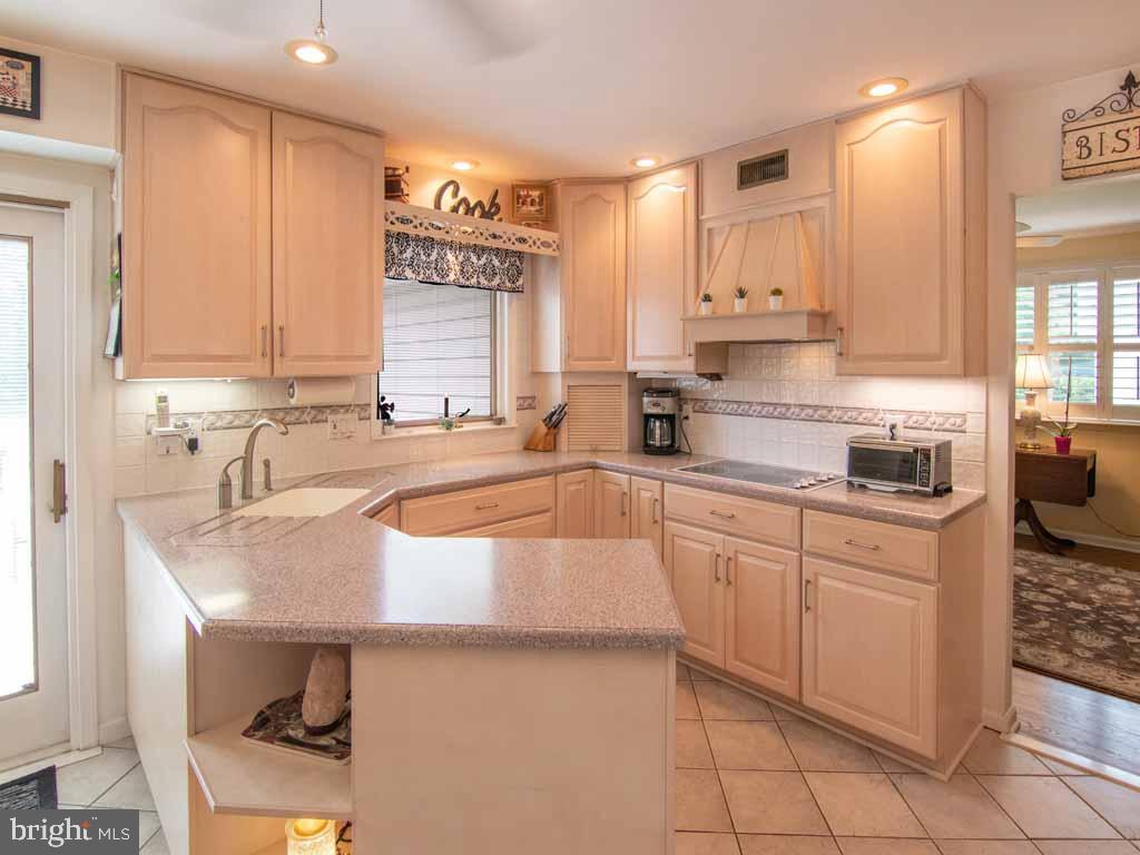 75 Karen Road Holland, PA 18966 - Photo 9 of 55 Kitchen with loads of storage