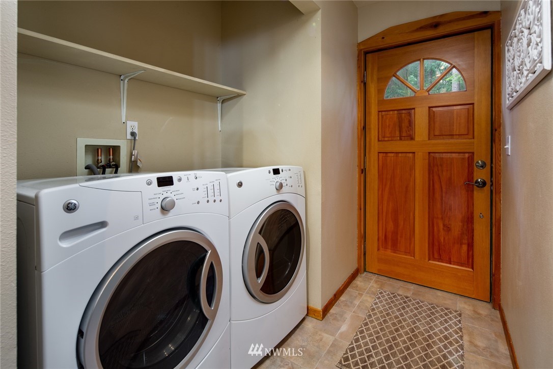 7712 View Ridge Drive Maple Falls, WA 98266 - Photo 22 of 33 a view of a hallway with washer and dryer