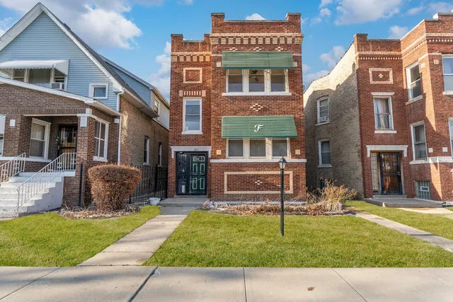 $1,600 | 1246 North Monitor Avenue, Unit 2, Chicago, IL 60651