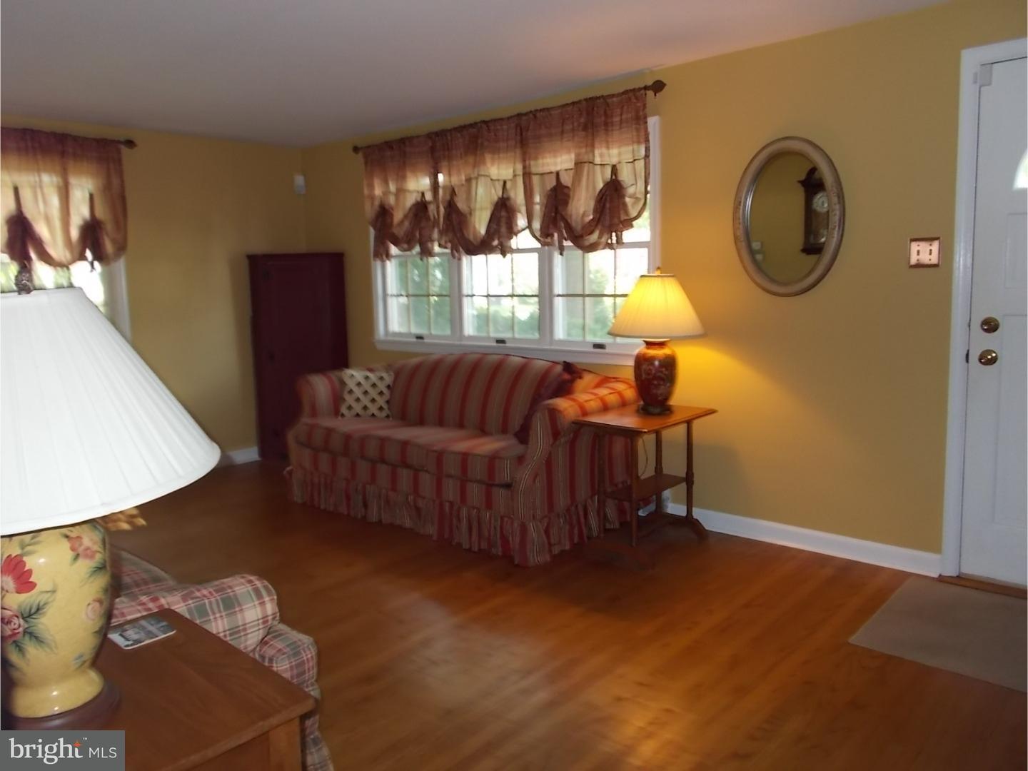 46 Shirley Road Hatboro, PA 19040 - Photo 3 of 19 Living Room