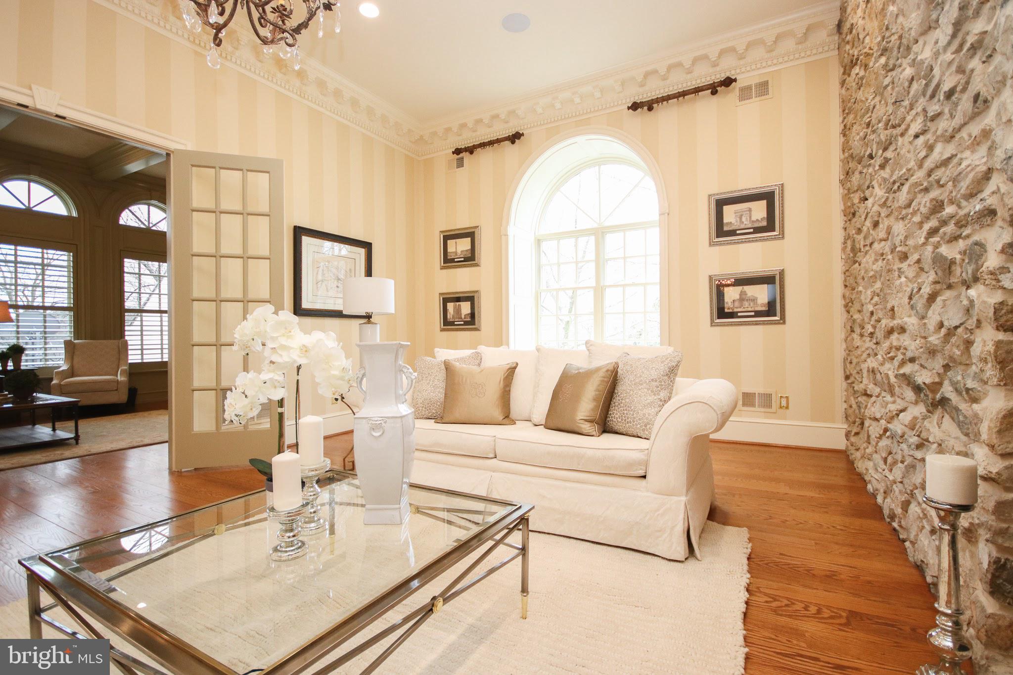 400 Inveraray Villanova, PA 19085 - Photo 14 of 61 Living room with gas fireplace & hardwoods