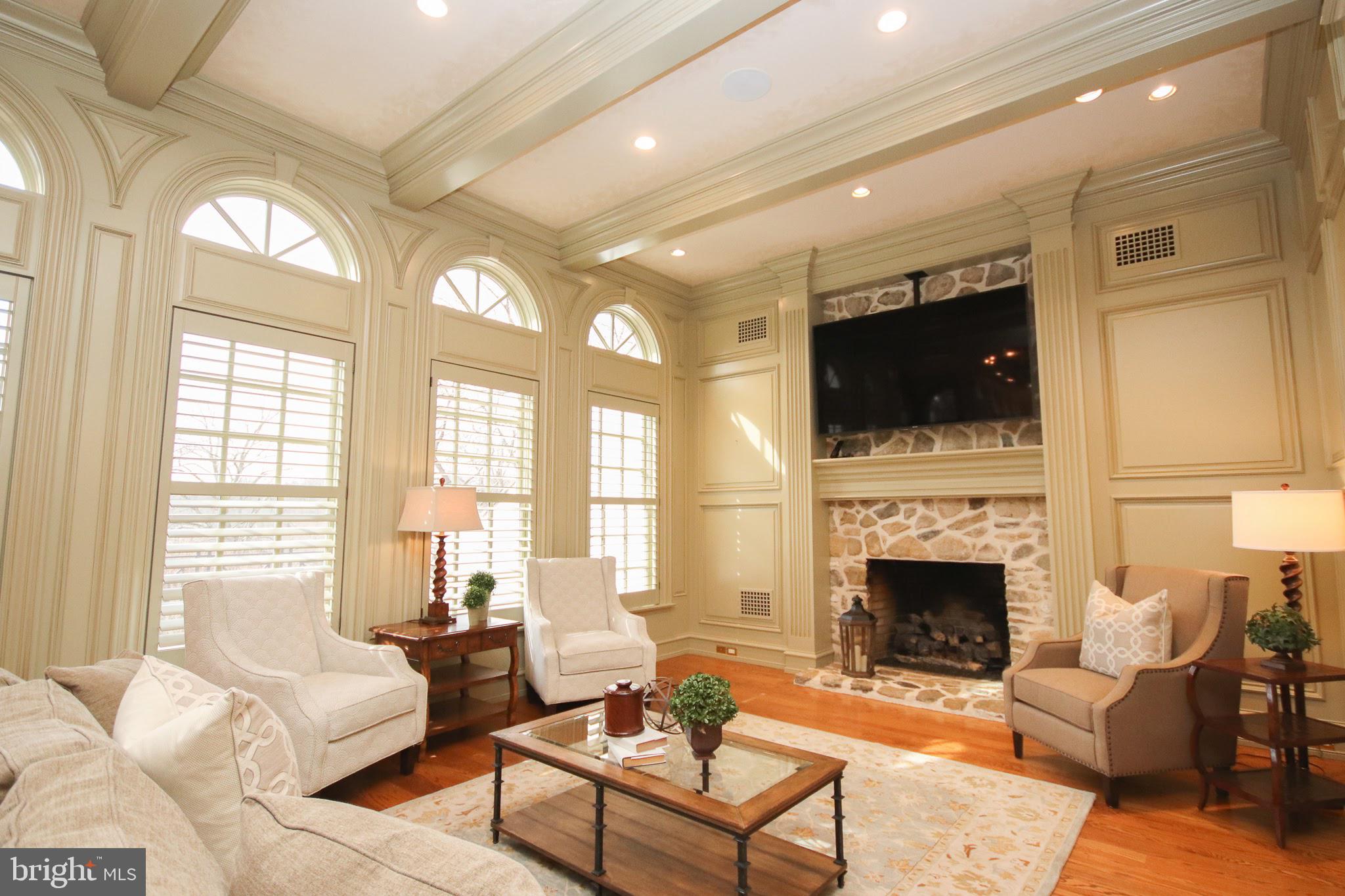 400 Inveraray Villanova, PA 19085 - Photo 18 of 61 Family room with plantation shutters