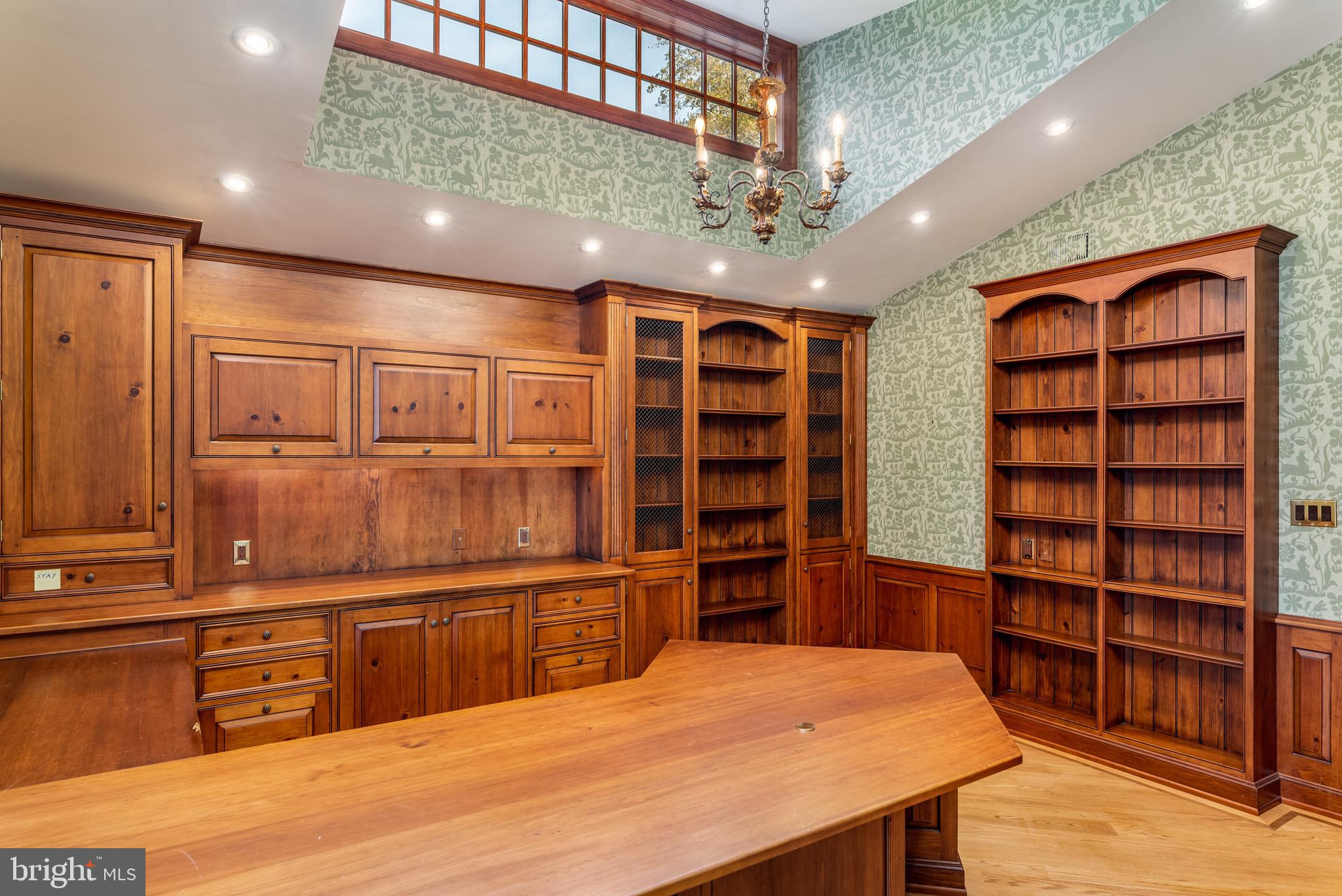 400 Inveraray Villanova, PA 19085 - Photo 22 of 61 Exec. Office built ins