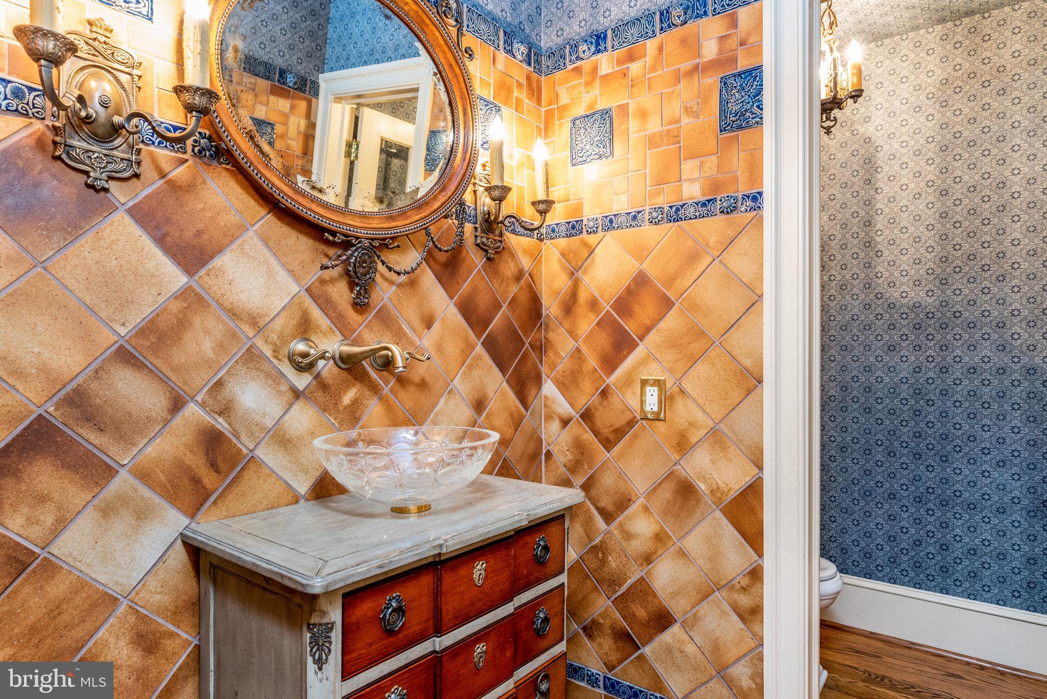 400 Inveraray Villanova, PA 19085 - Photo 24 of 61 First floor powder room