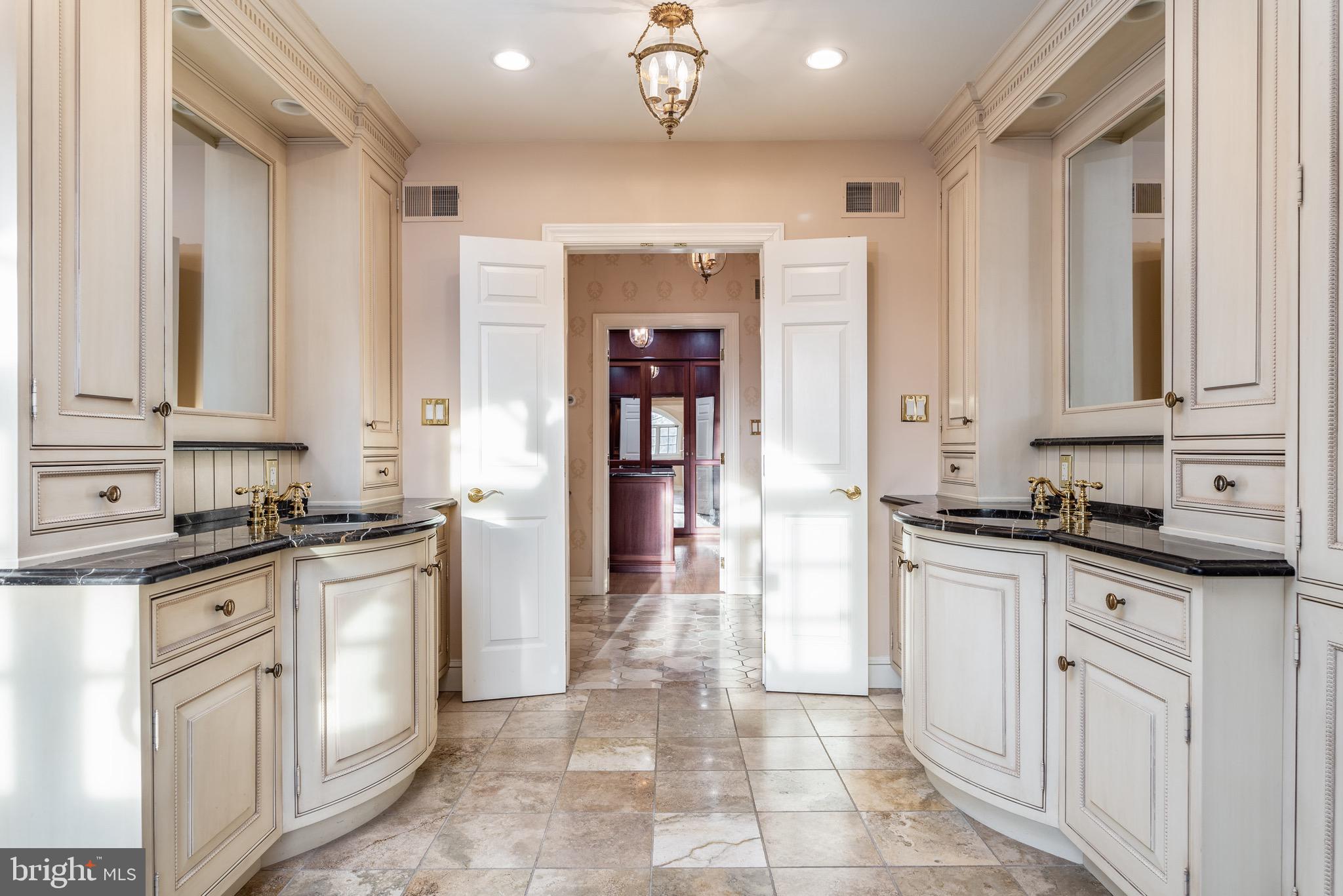 400 Inveraray Villanova, PA 19085 - Photo 36 of 61 Twin vanities