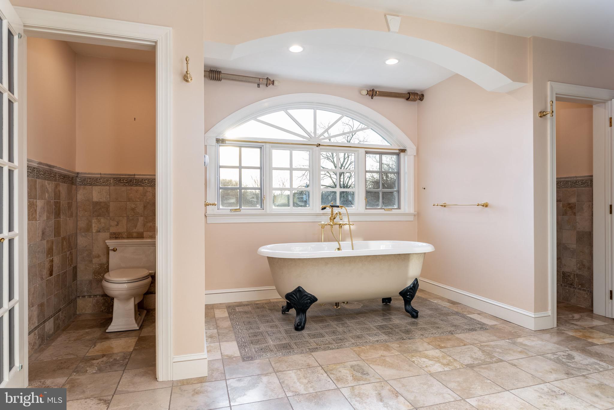 400 Inveraray Villanova, PA 19085 - Photo 37 of 61 Soaking tub and his/her water closets