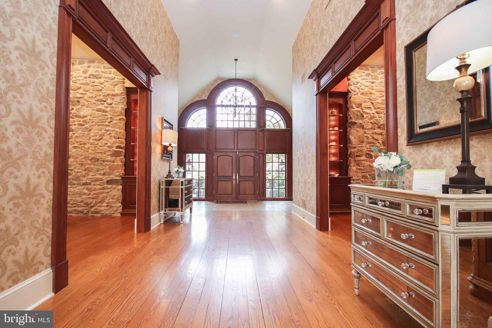 400 Inveraray Villanova, PA 19085 - Photo 5 of 61 Entry foyer