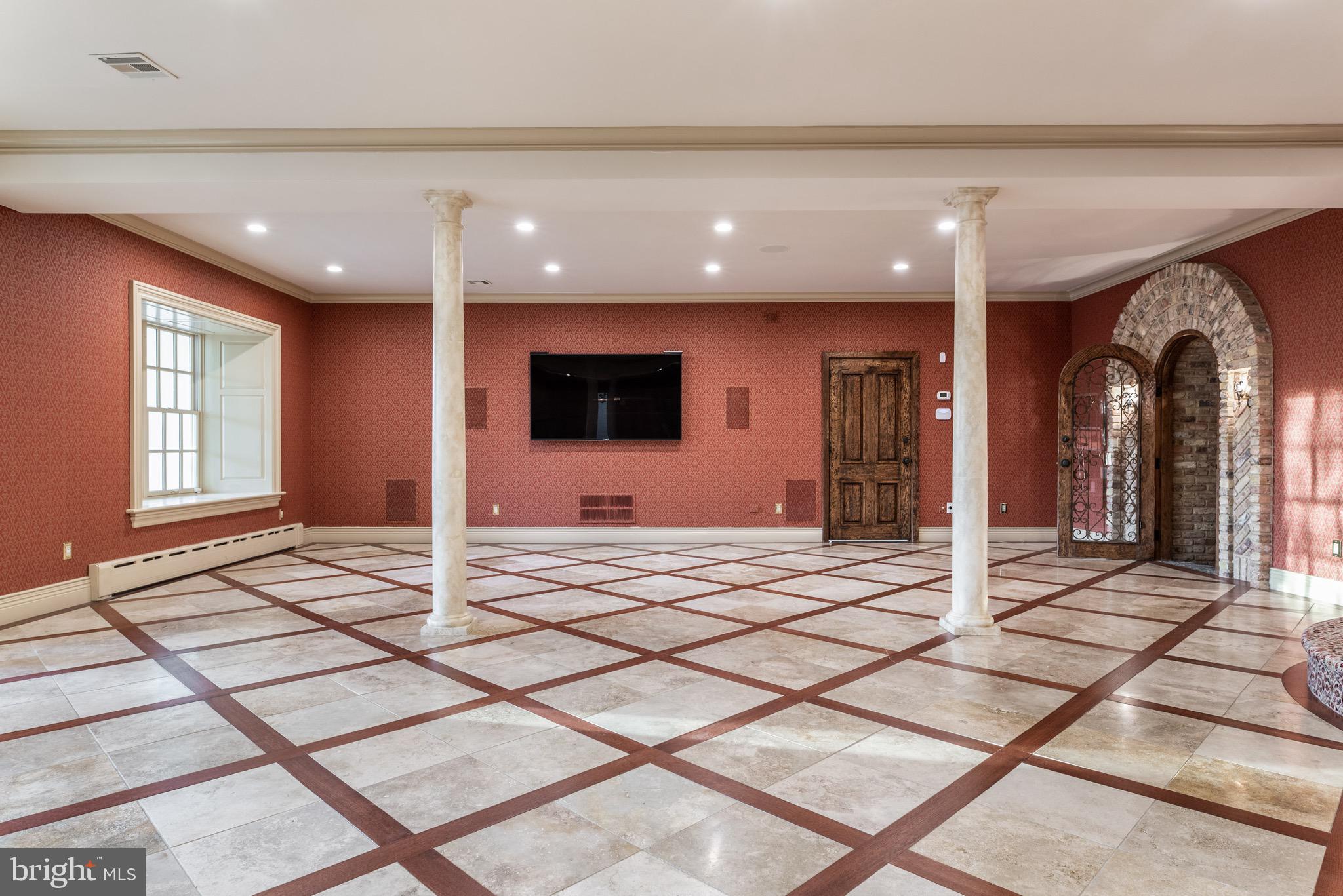 400 Inveraray Villanova, PA 19085 - Photo 51 of 61 Billiard/TV space