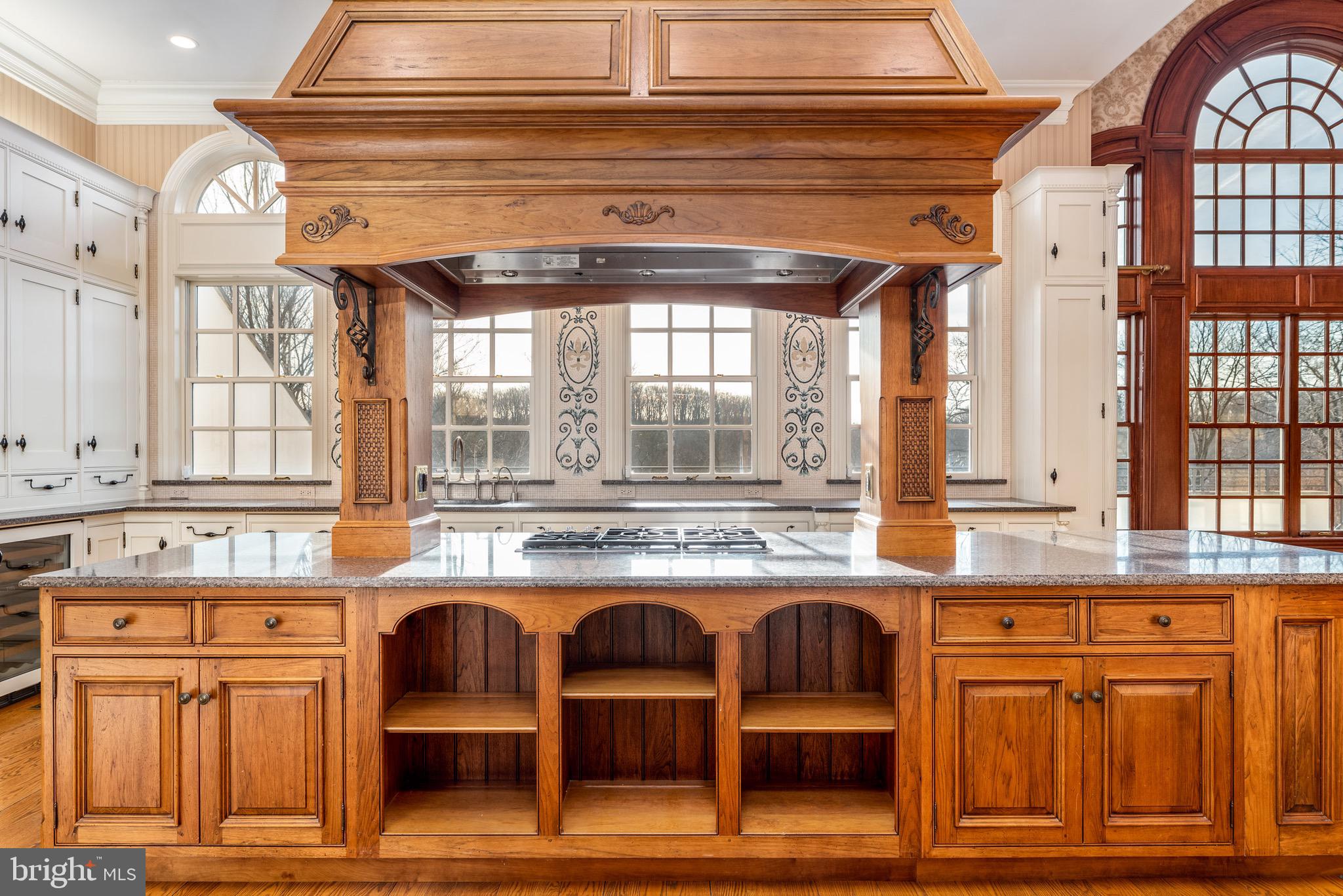 400 Inveraray Villanova, PA 19085 - Photo 10 of 61 Oversized Island with cook top