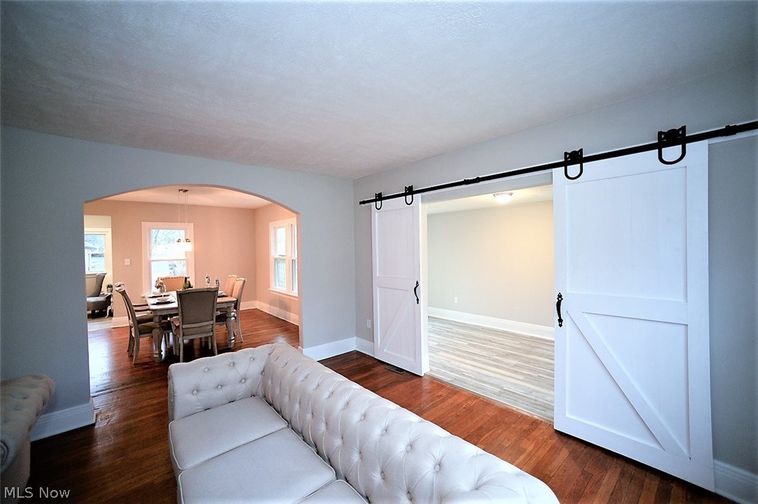663 Ecton Road Akron, OH 44303 - Photo 22 of 25 * Great Photo Of The Arched Entryway to Dining ~