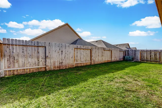 a view of a house with backyard and garden