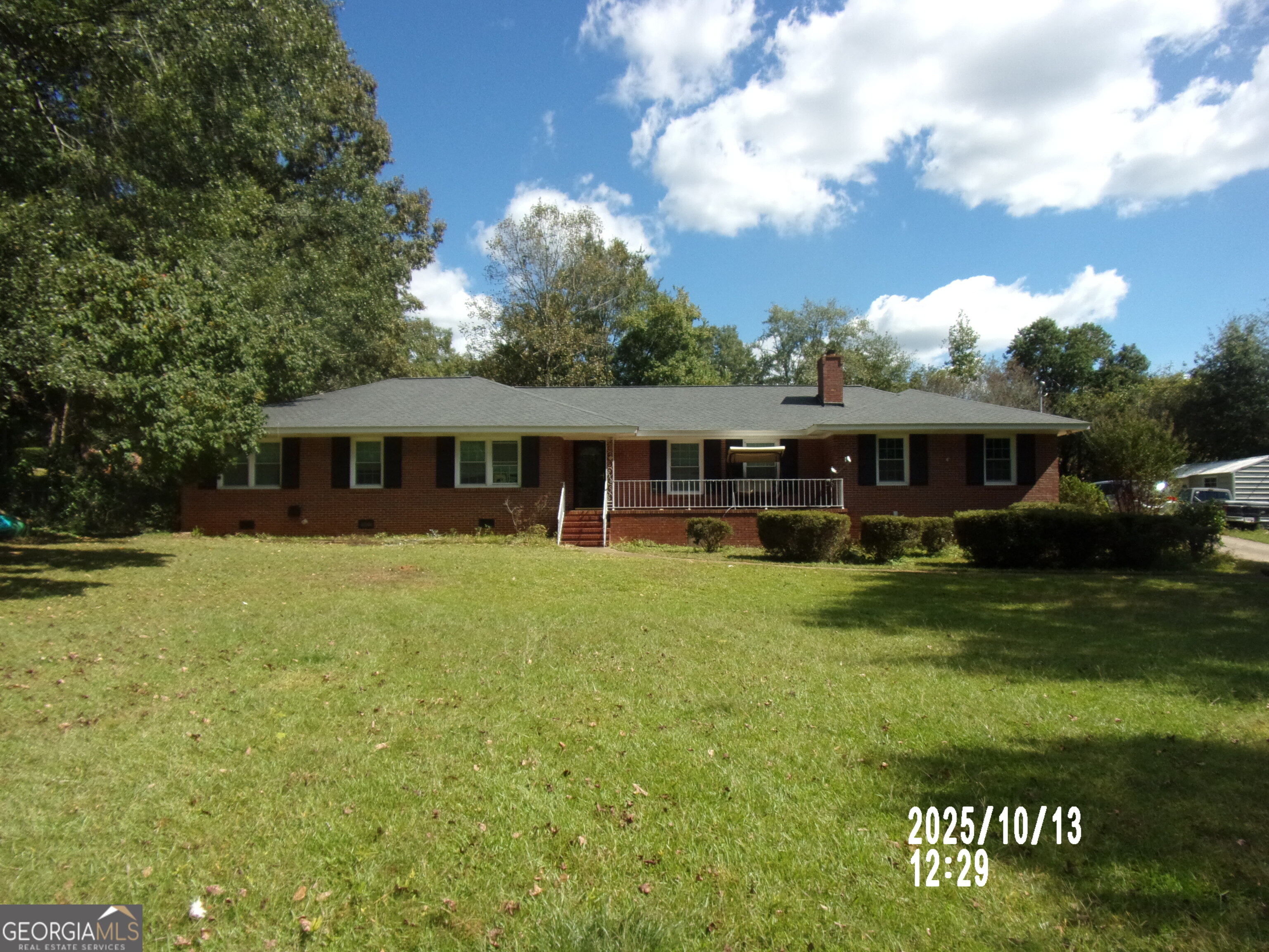 133 Springdale Drive Thomaston, GA 30286 - Photo 2 of 40 a front view of house with a garden and patio