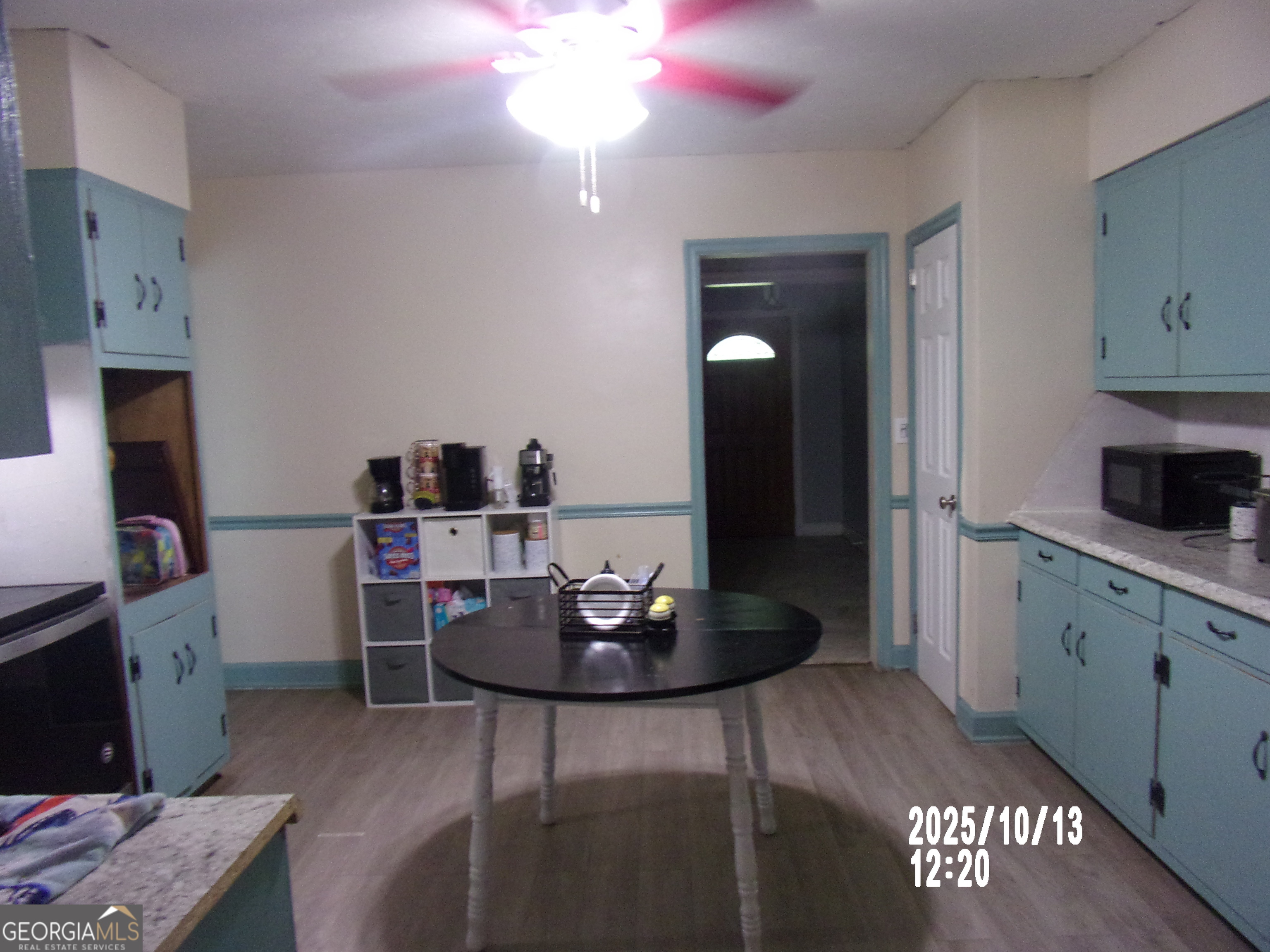 133 Springdale Drive Thomaston, GA 30286 - Photo 29 of 40 a kitchen with a breakfast area