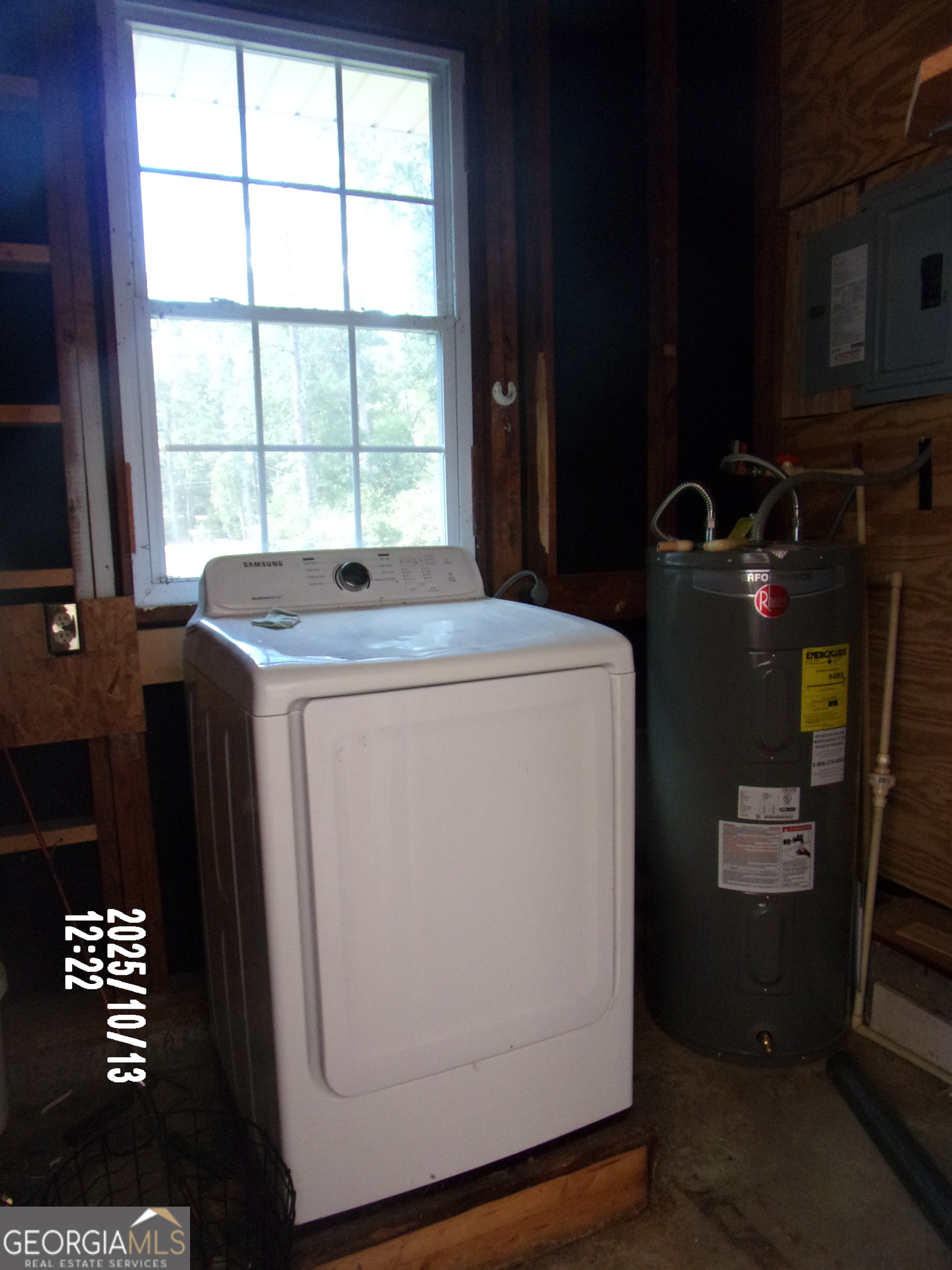 133 Springdale Drive Thomaston, GA 30286 - Photo 33 of 40 a utility room with dryer and washer