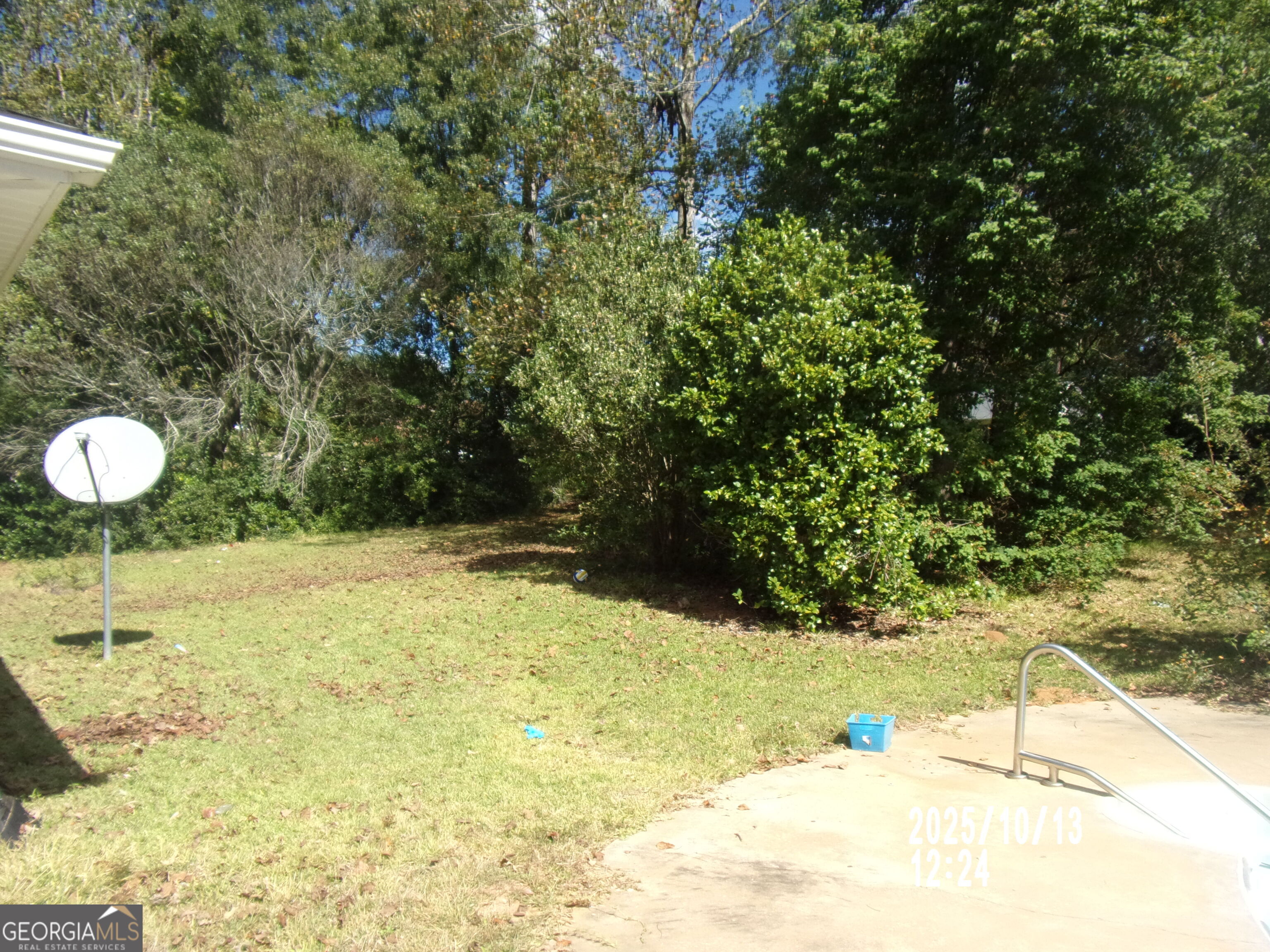 133 Springdale Drive Thomaston, GA 30286 - Photo 34 of 40 a view of a swimming pool with an outdoor space