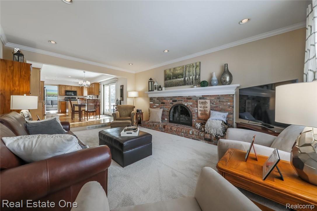698 Abbey Court Rochester, MI 48307 - Photo 26 of 54 24-Abbey.jpg