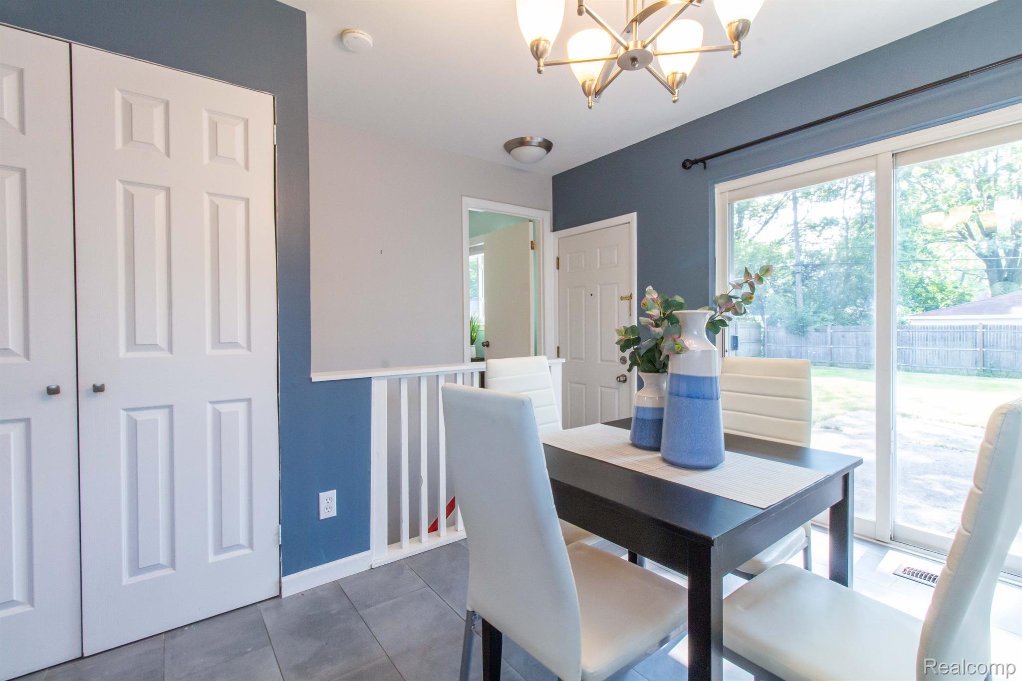 4105 Mark Orr Road Royal Oak, MI 48073 - Photo 14 of 35 Dining area