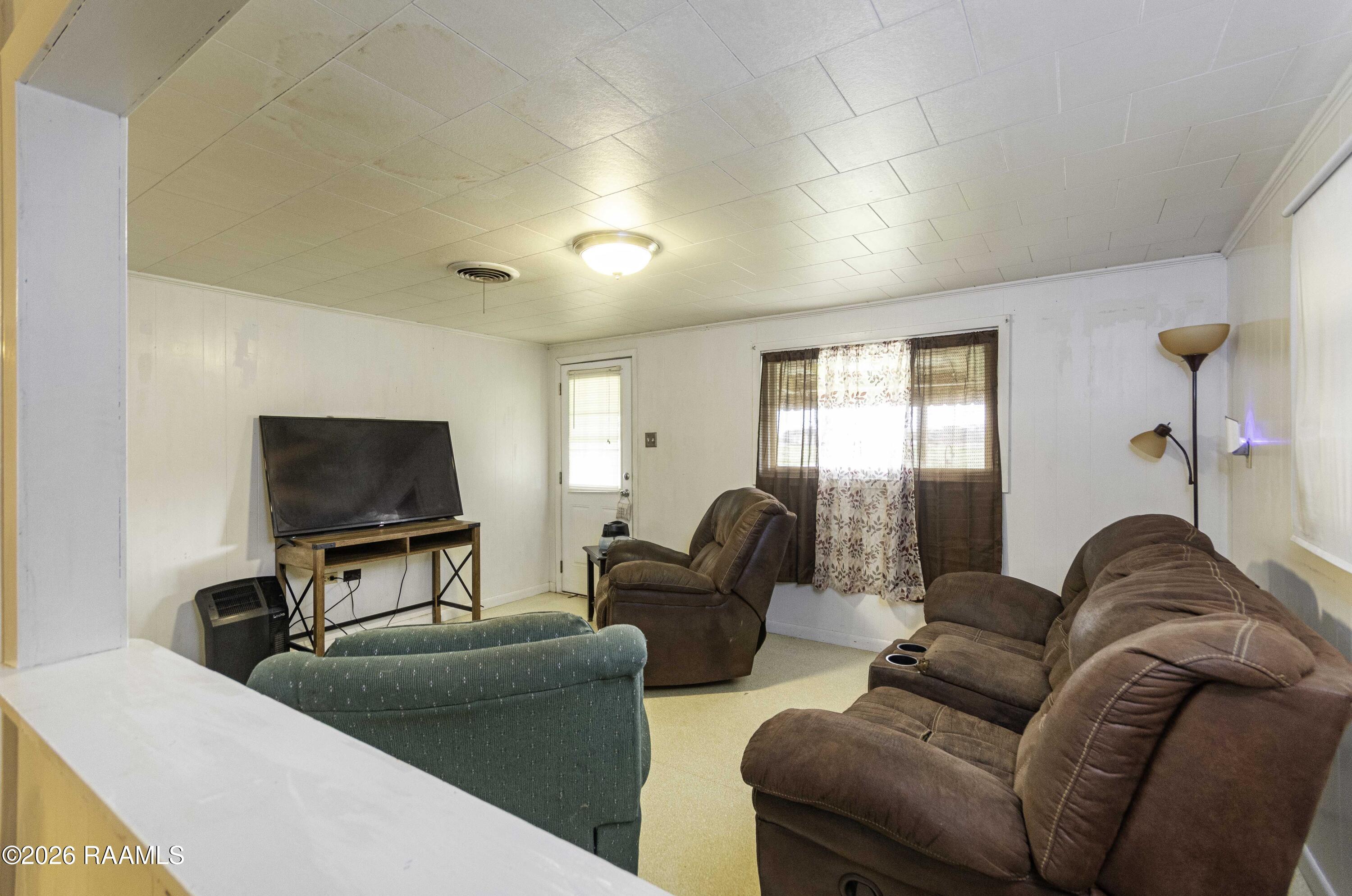 3230 Amerada Road Kaplan, LA 70548 - Photo 4 of 22 Living Room 1