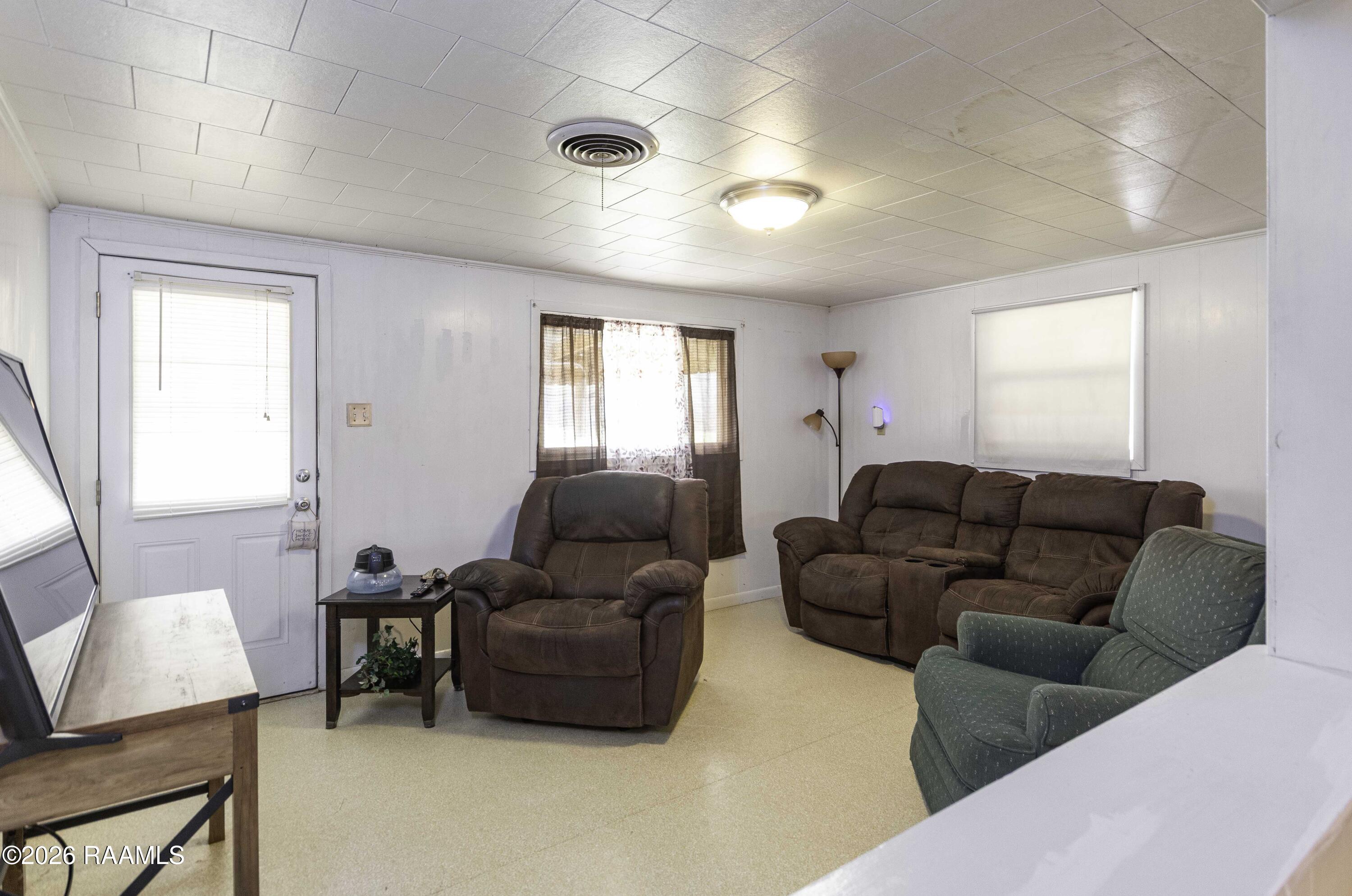 3230 Amerada Road Kaplan, LA 70548 - Photo 5 of 22 Living Room 2