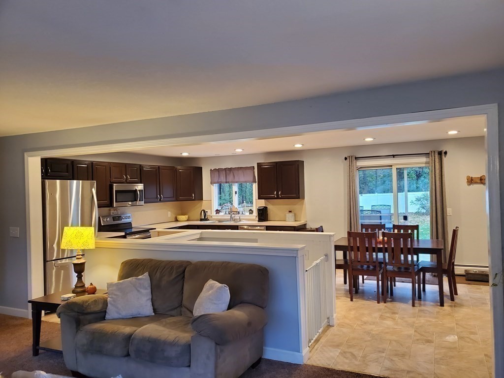 184 Senator Street Springfield, MA 01129 - Photo 8 of 30