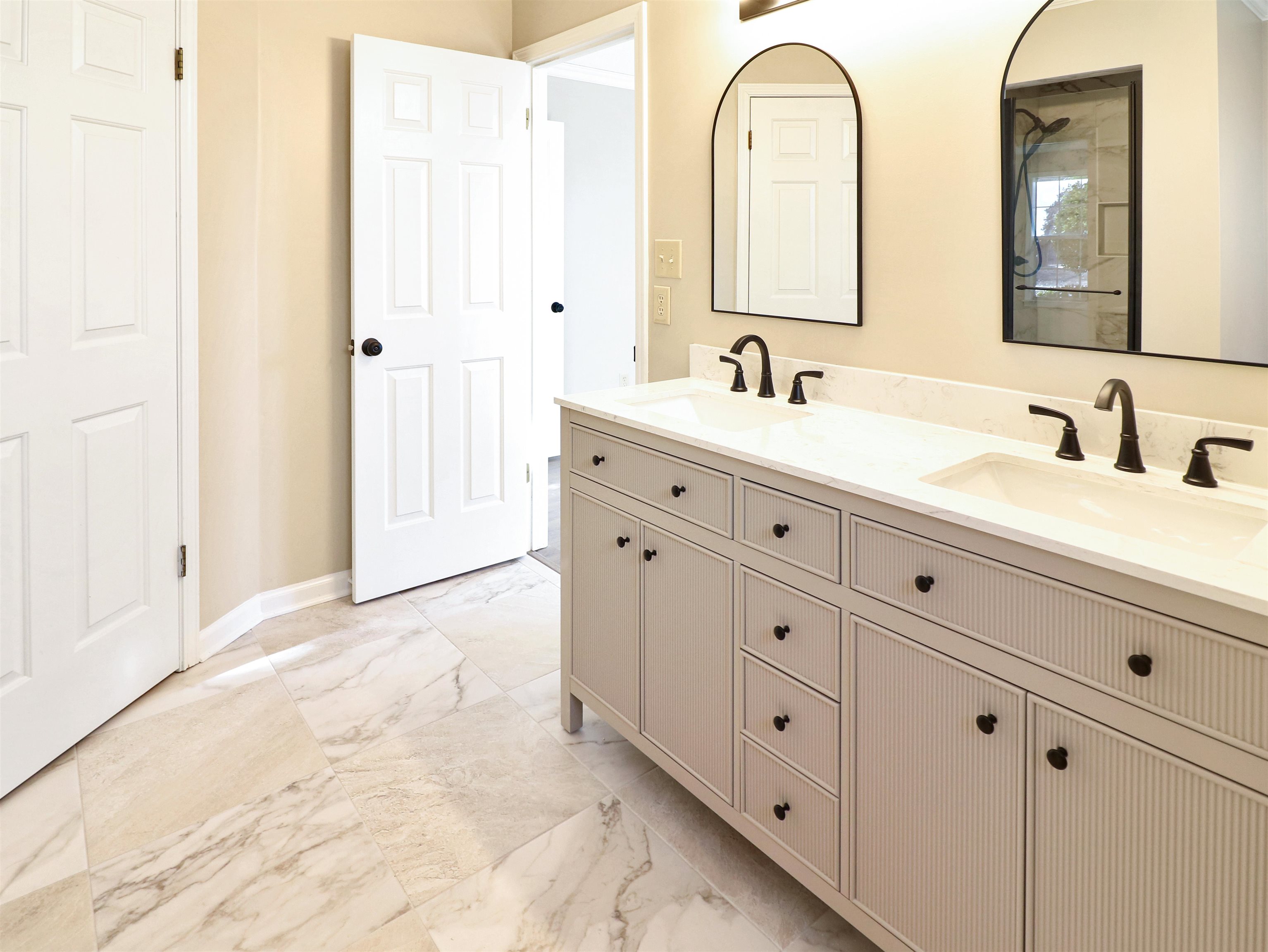 2321 Valley Edge Cove Memphis, TN 38016 - Photo 12 of 18 a spacious bathroom with double sink and a mirror