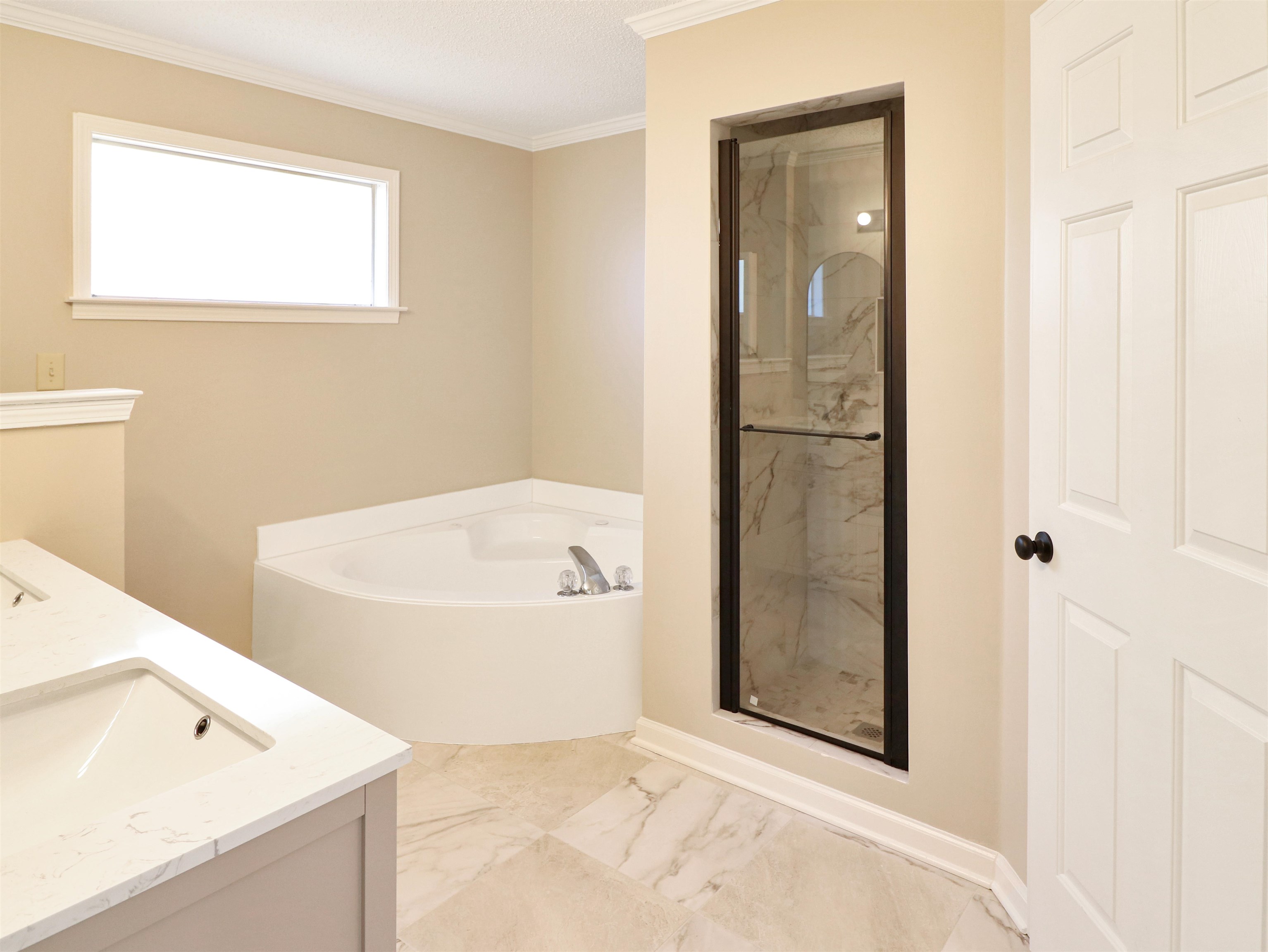 2321 Valley Edge Cove Memphis, TN 38016 - Photo 10 of 18 a bathroom with a tub and a shower