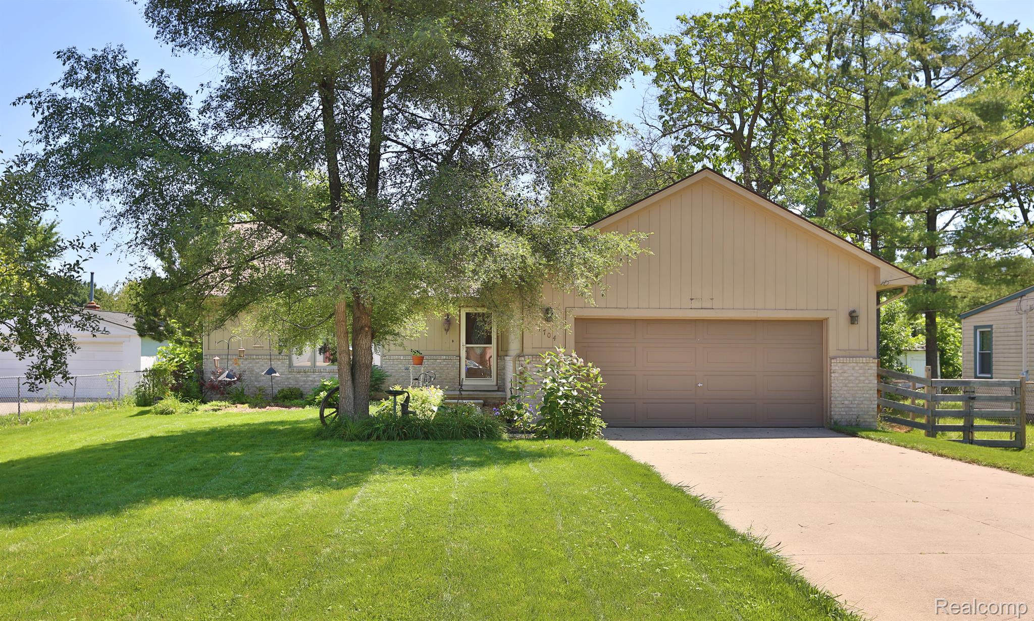 1704 Milverton Road Troy, MI 48083 - Photo 1 of 25 Gallery Image 1