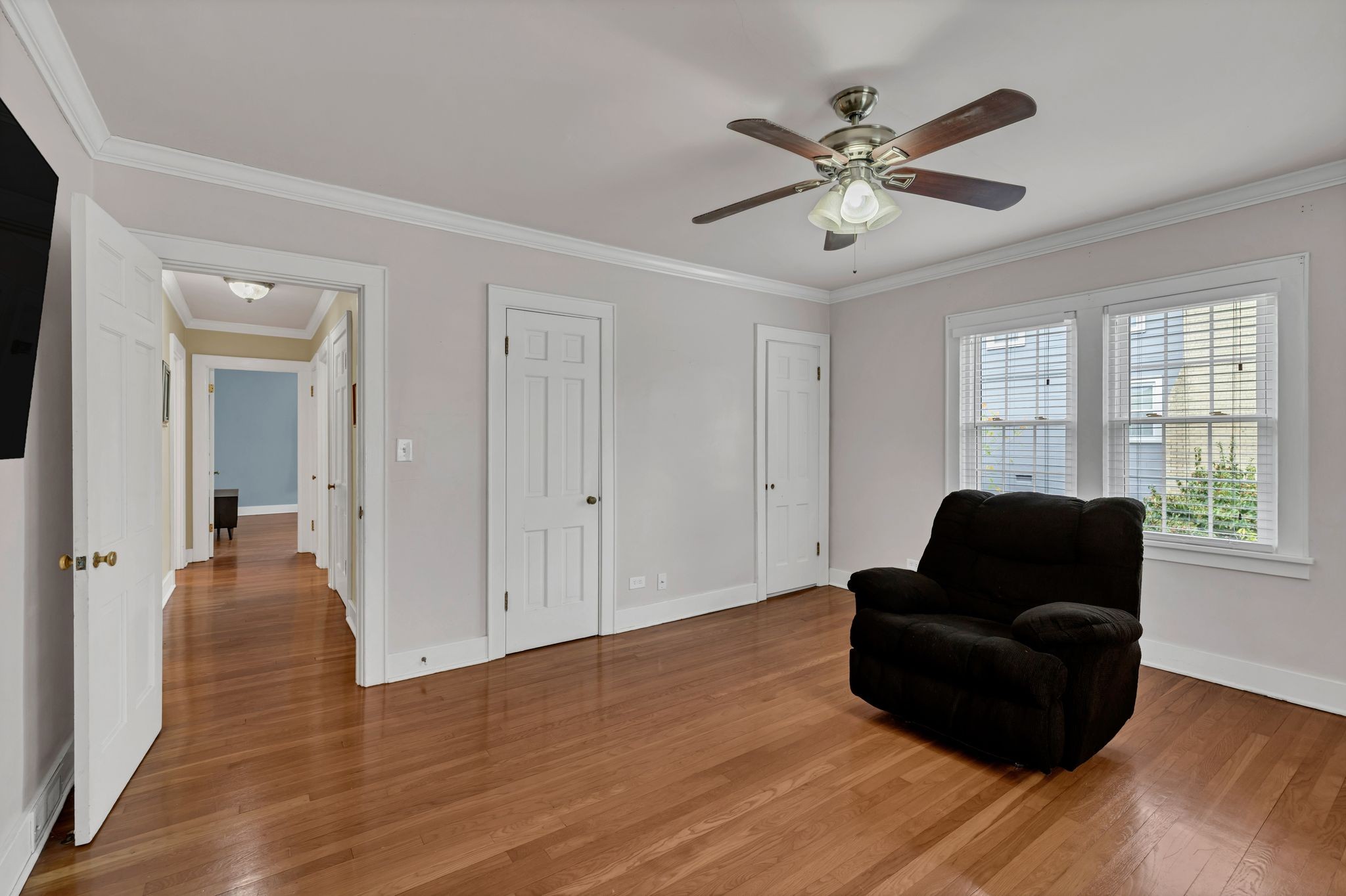 109 Audubon Road Shelbyville, TN 37160 - Photo 25 of 34 a living room with couches and a window